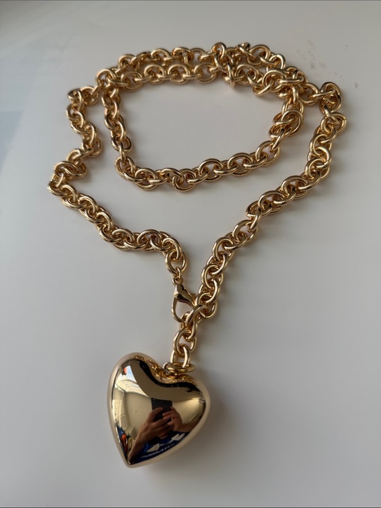 Roxanne Assoulin Jewelry - NWOT Roxanne Assoulin puffy heart shiny Gold necklace